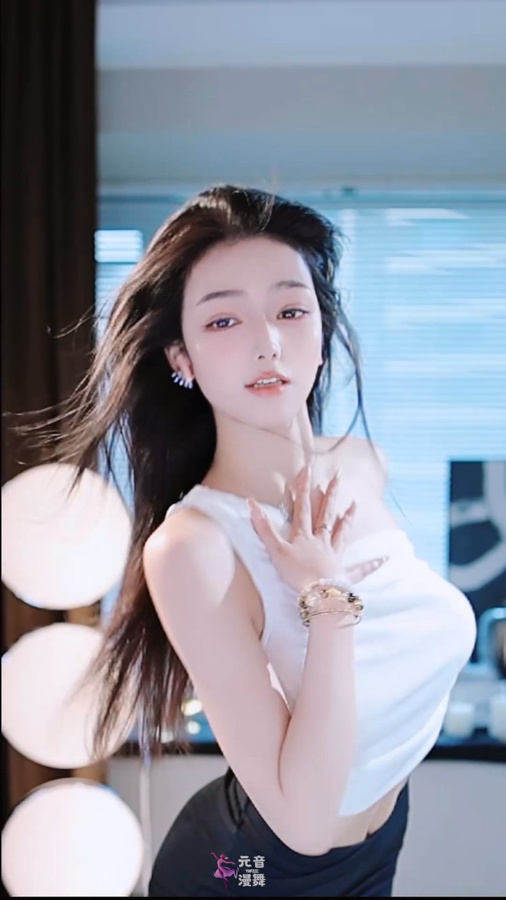 虎牙主播@嘉易嘉欣洲AA 25年07月精选视频混剪合集