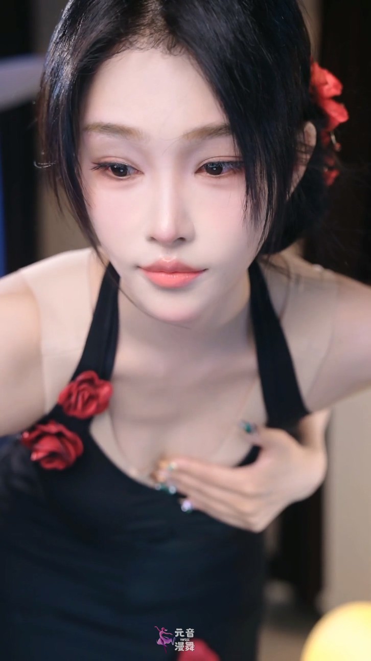 抖音主播@VIVI小小酥 25年07月精选视频混剪合集