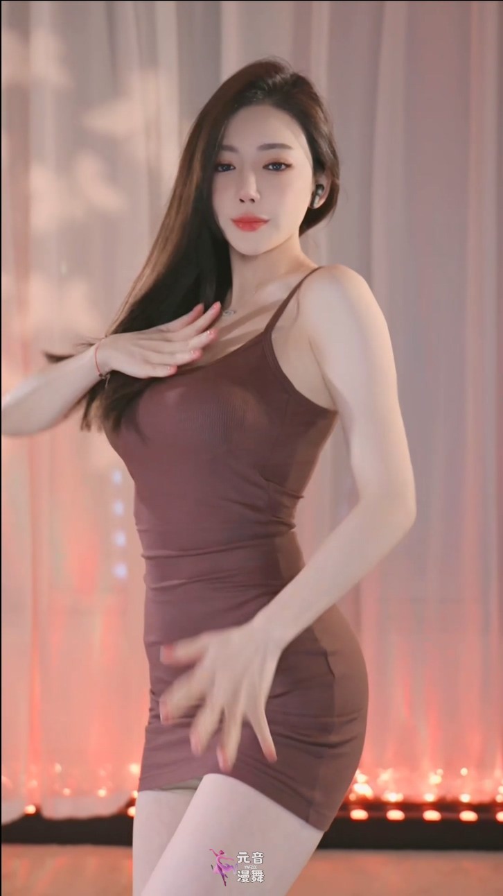 抖音主播@小野 25年04月热舞女神视频混剪合集