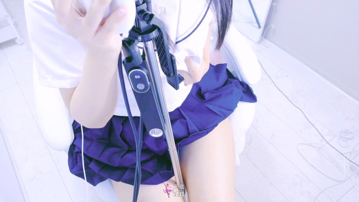 夜世 用脚夹着麦克风支架挑战[1v/1.9GB]